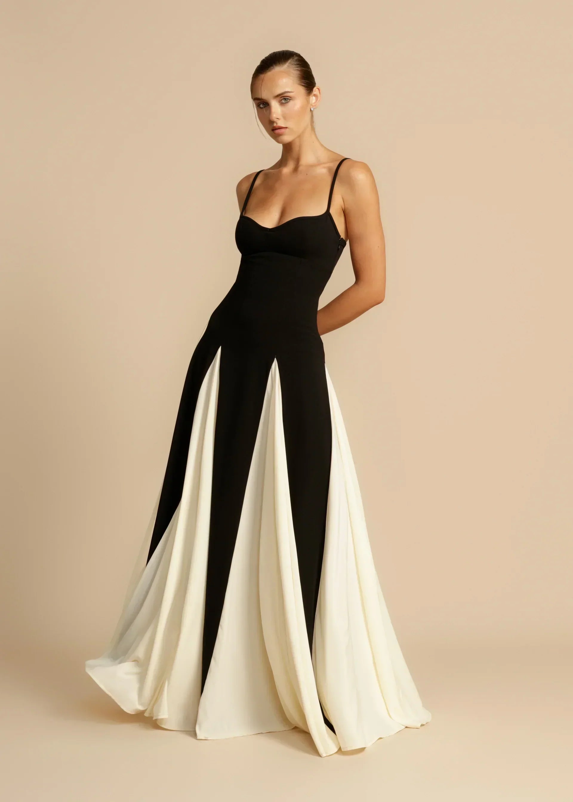 Esmirae™ - Elegant Contrast Ruffles Maxi Dress