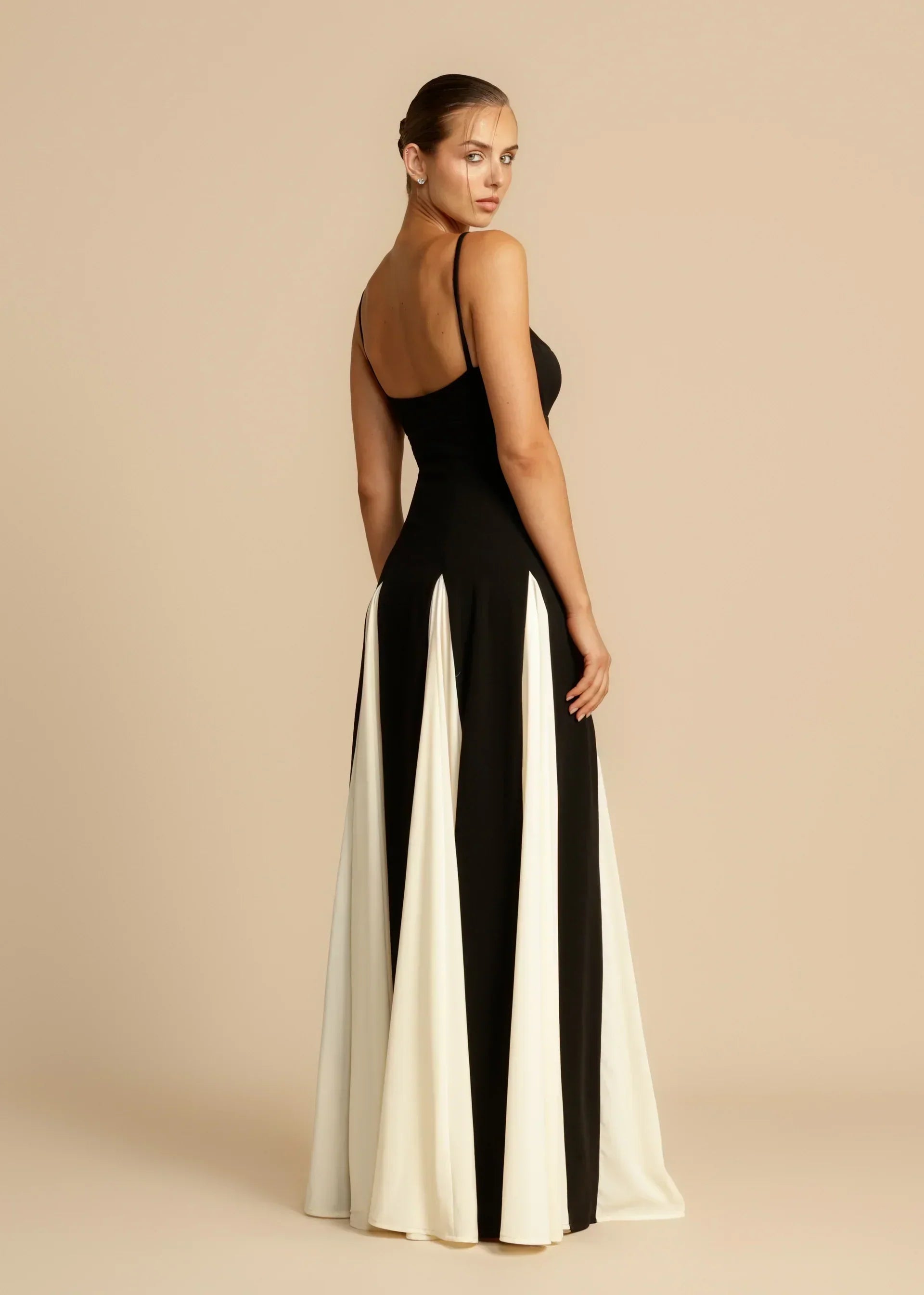 Esmirae™ - Elegant Contrast Ruffles Maxi Dress